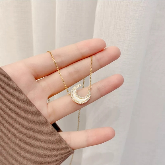 NEW 14k Gold Sea Shell Crescent Moon Necklace π - Picture 4 of 16